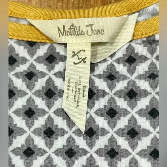 Matilda Jane Modal/Spandex blend 3/4 sleeve with button roll up- abstract print - Picture 3 of 11